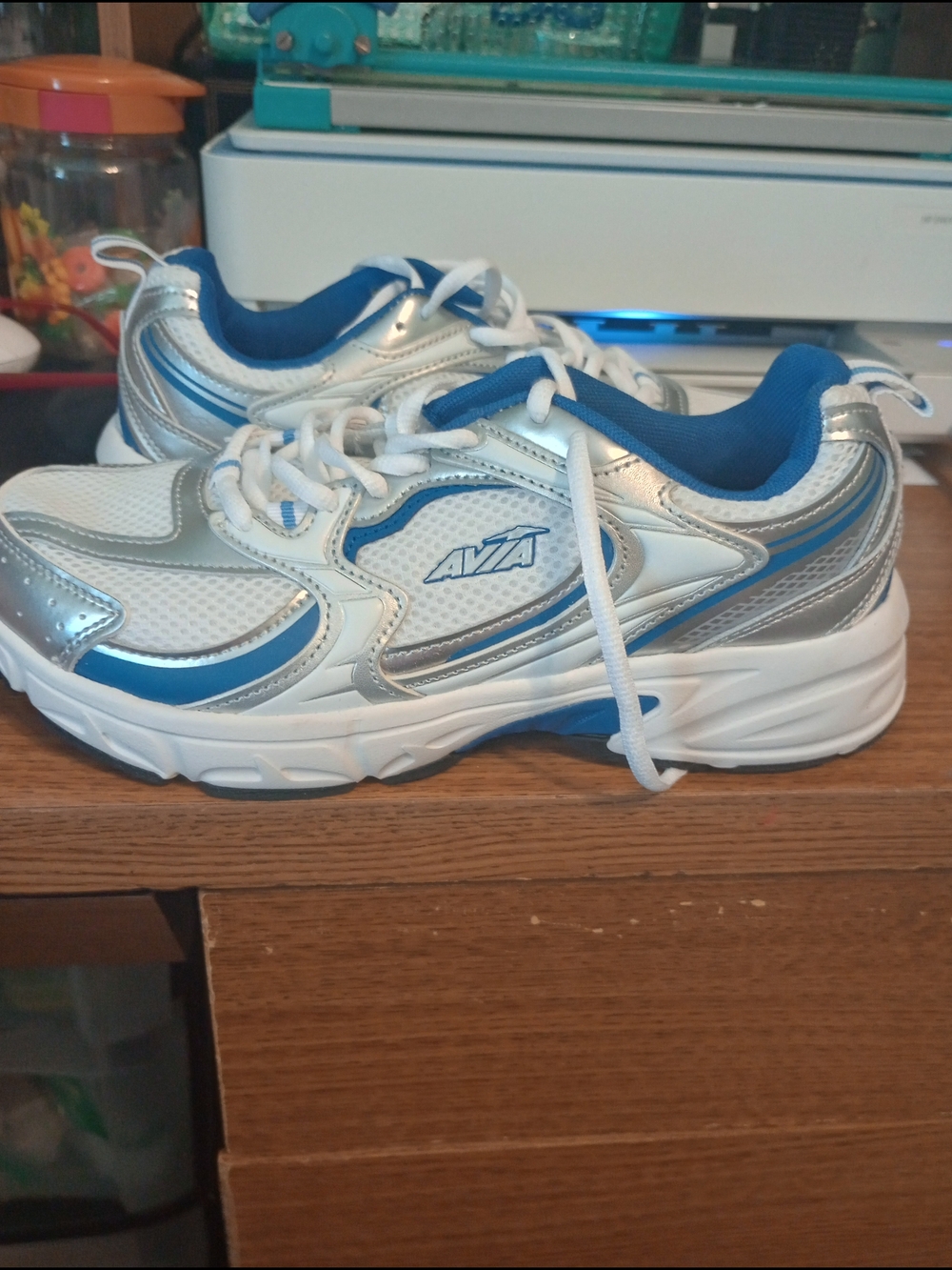 Avia White Silver and Blue Athletic Sneakers 81/2 Wide.